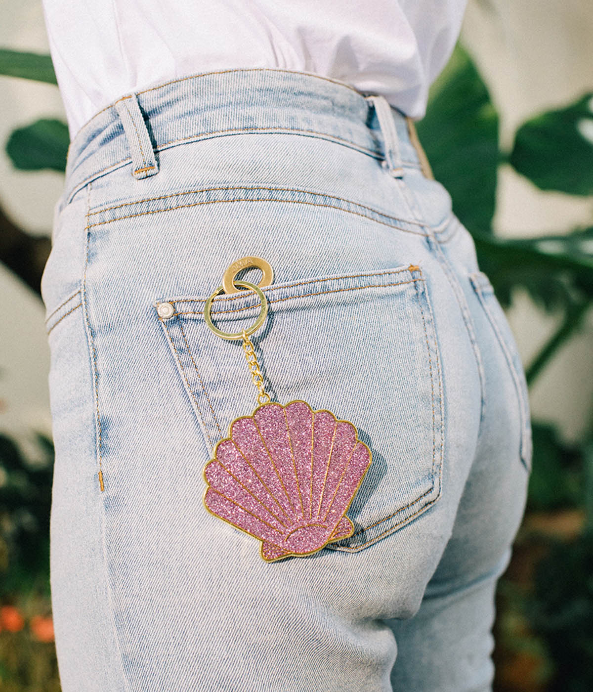 Oversized Shell Keyring
